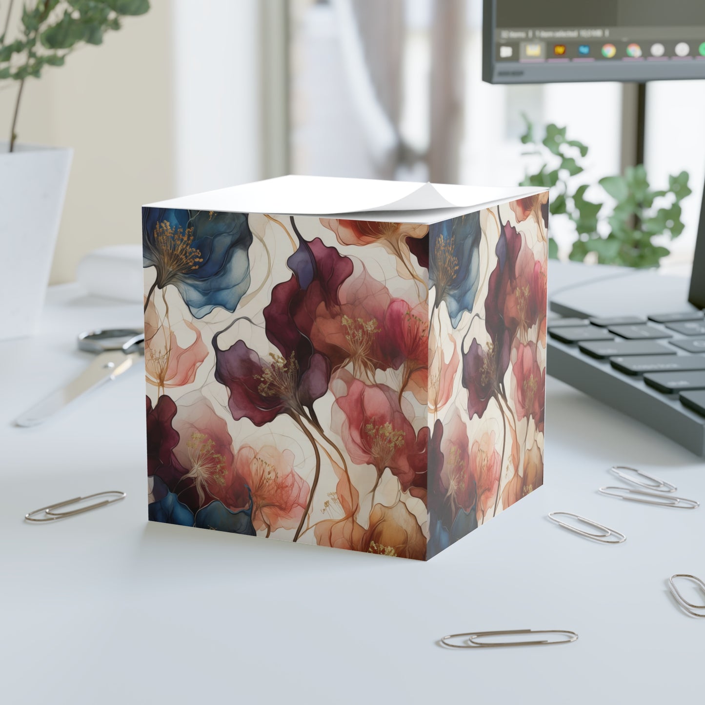 Floral Note Cube – Stylish Desk Organizer for Notetaking & Reminders
